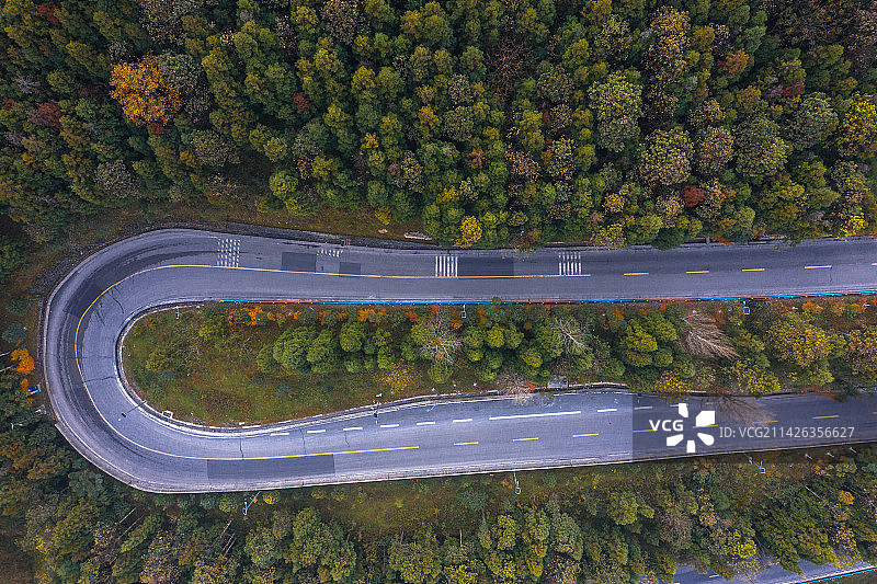 贵州晴隆县二十四道拐的盘山公路图片素材