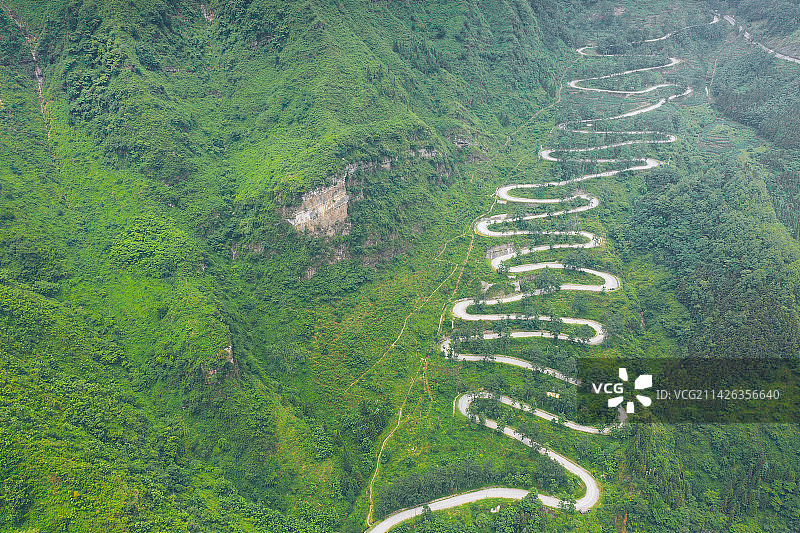 贵州晴隆县二十四道拐的盘山公路图片素材