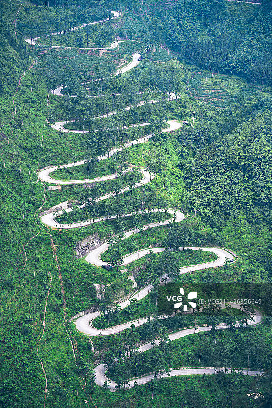 贵州晴隆县二十四道拐的盘山公路图片素材