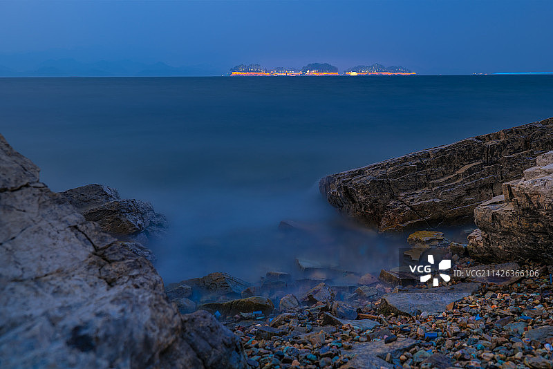 千岛湖月光岛夜景与岩石沙滩图片素材