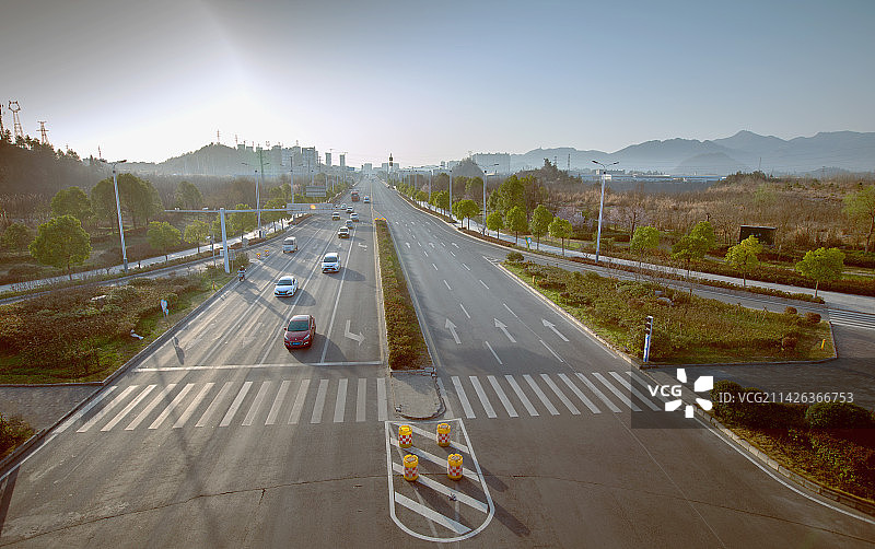 清晨下的十堰市张湾区东风汽车工业园图片素材