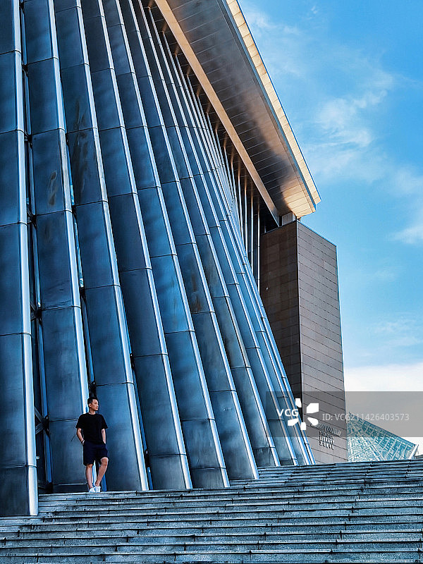 深圳图书馆 建筑外部的阶梯图片素材