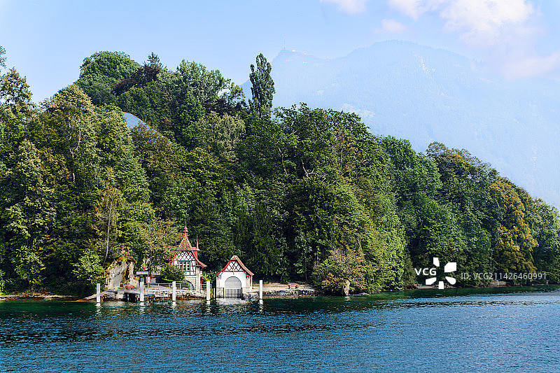 卢塞恩湖畔小教堂图片素材