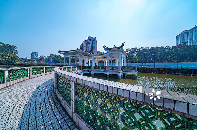 广州天河公园湖心亭中式传统建筑图片素材