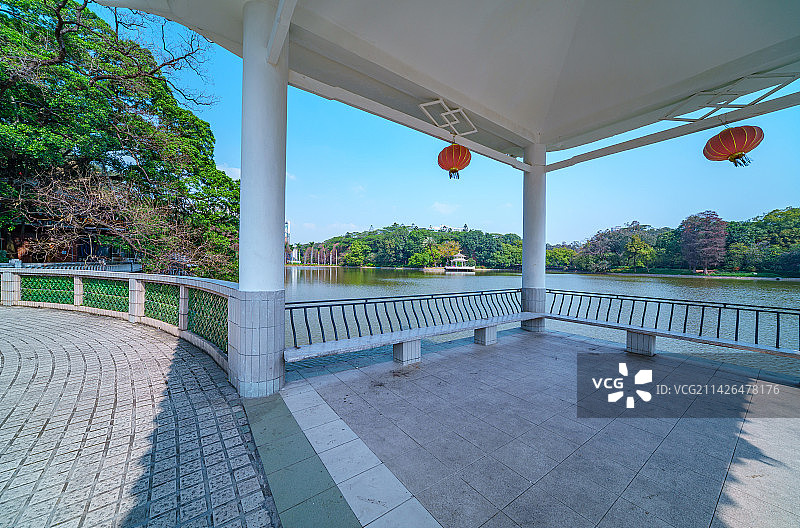 广州天河公园湖心亭中式传统建筑图片素材