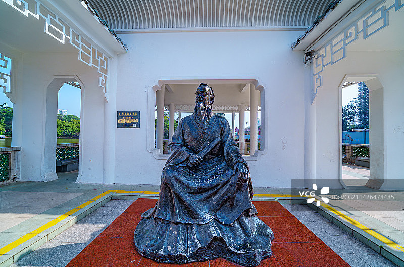 广州天河公园东郊公园湖心亭古人雕塑图片素材