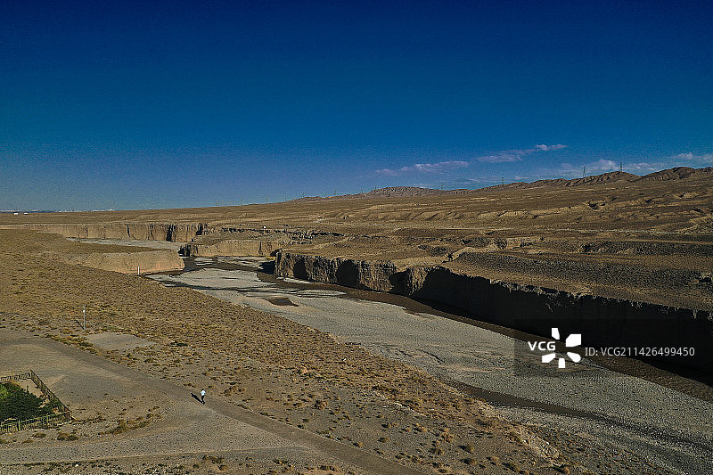 戈壁上的河流图片素材