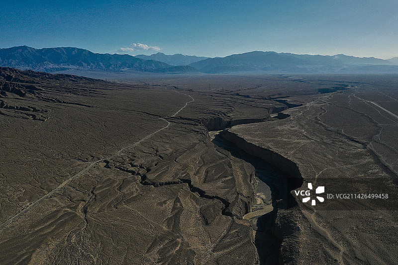 戈壁上的河流图片素材