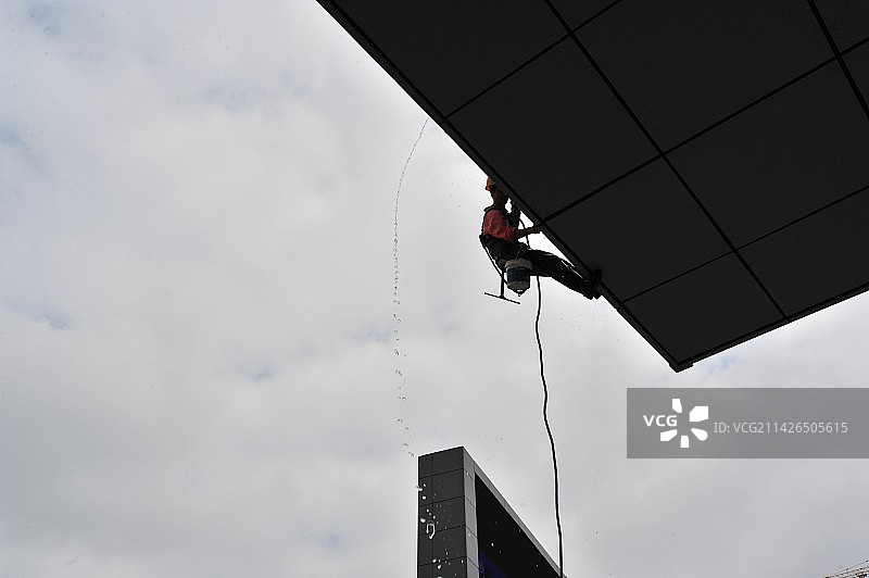 四川省绵阳户外工人劳动，工作图片素材