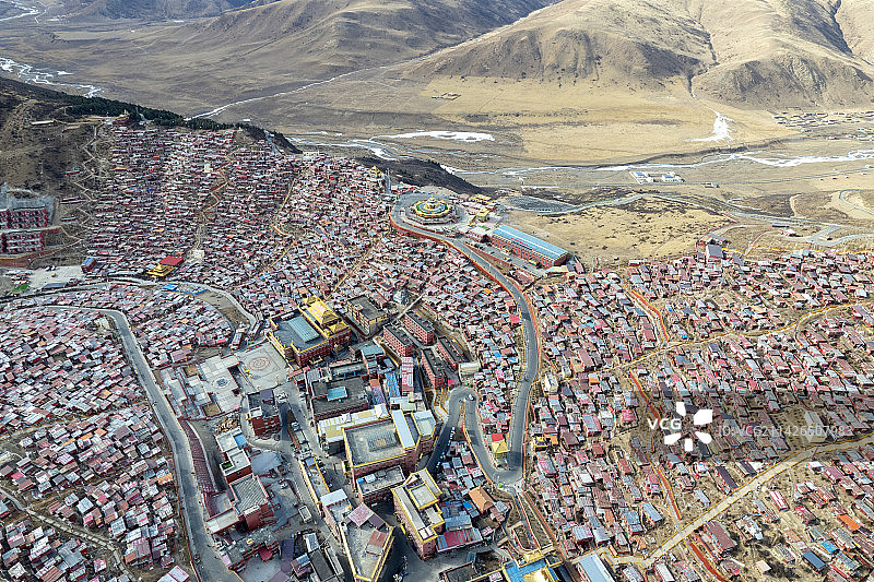 四川省甘孜藏族自治州色达观景台航拍视角图片素材