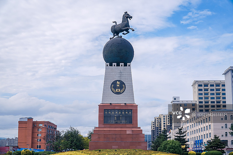 延吉市地标建筑“马踏飞燕”雕塑图片素材