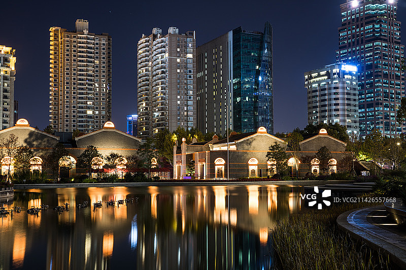 城市滨水夜景图片素材