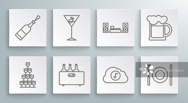 堆叠成金字塔的酒杯线条组合图片素材