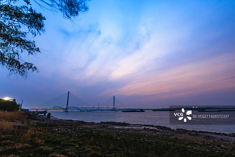 南京鱼嘴公园拍长江三桥图片素材