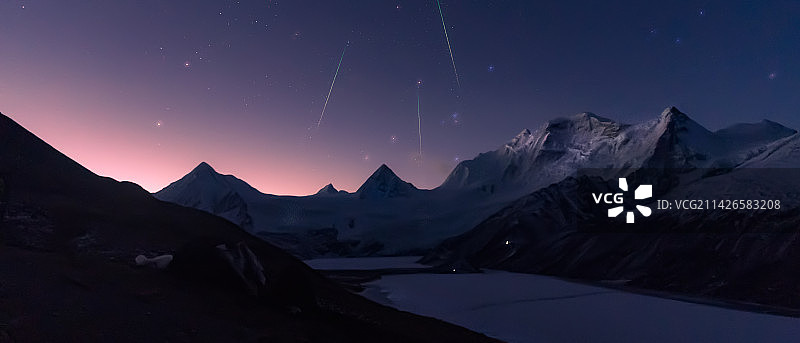 象仪座的流星划破了谁的美梦图片素材