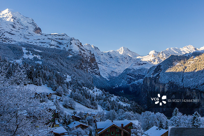 瑞士因特拉肯阿尔卑斯山少女峰雪山户外风光图片素材