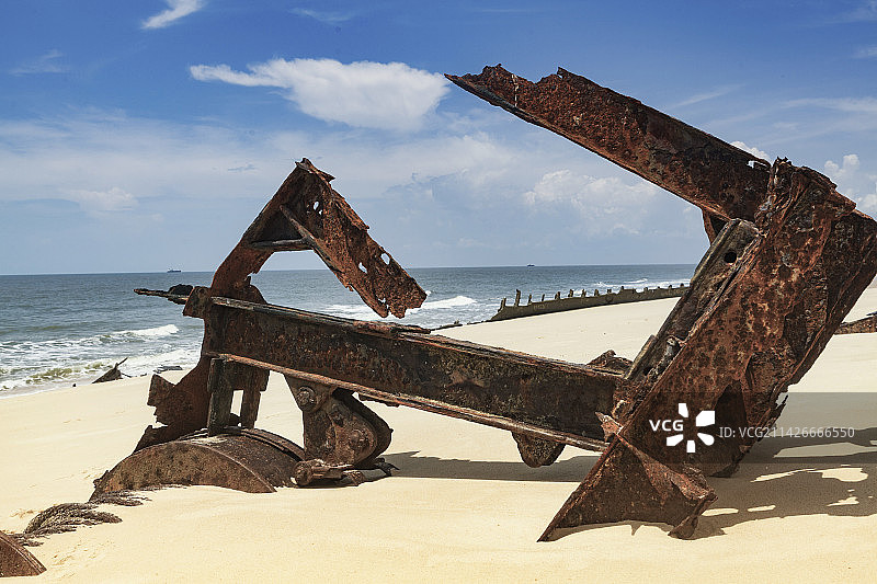 海滩沉船废墟图片素材
