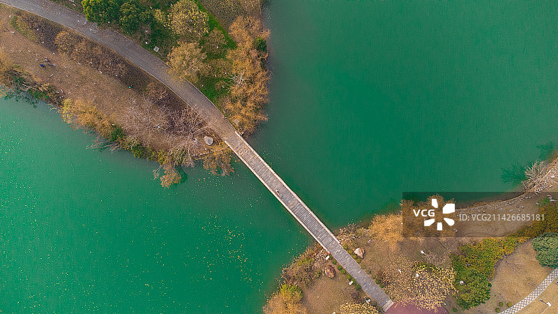 谭波碧影图片素材