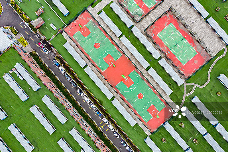 航拍福州地铁鼓山车辆段 屋顶球场 地铁上盖空间利用 垂直空间绿化图片素材