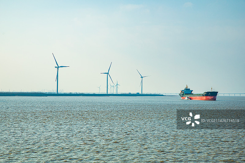 上海市崇明区横沙岛-碧空映衬下的海滩风景图片素材