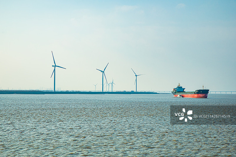 上海市崇明区横沙岛-碧空映衬下的海滩风景图片素材