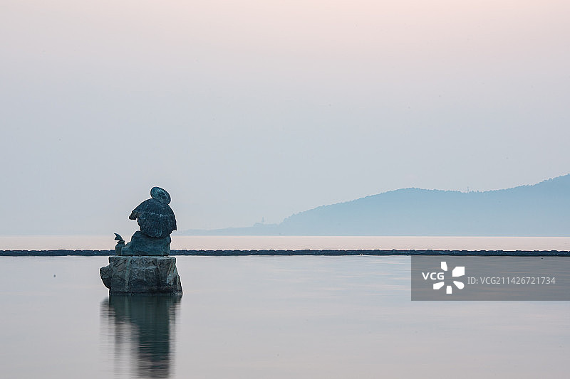江苏省无锡市太湖鼋头渚风景区-日落时的海景图片素材
