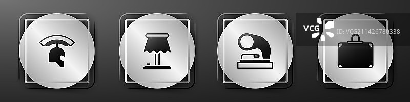 罗马军头盔台灯老式留声机套装图片素材