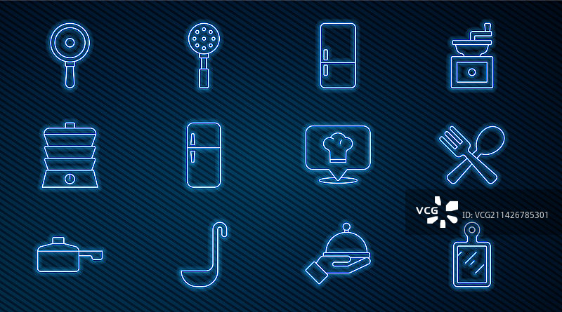 一套砧板交叉餐叉和勺子图片素材