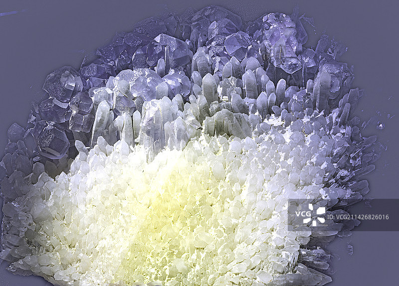 地质矿产资源，水晶，萤石，石膏矿石标本图片素材