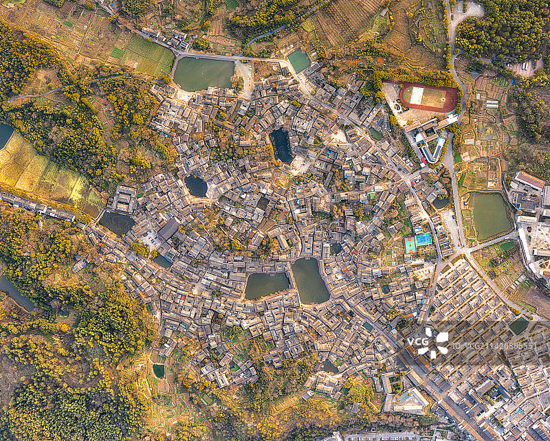 航拍浙江省金华市兰溪市诸葛八卦村全景图片素材