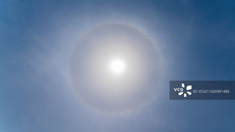 山东省烟台市栖霞市22°冰晕日晕图片素材