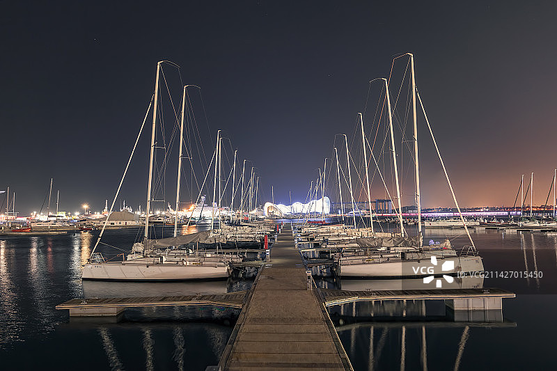 青岛奥帆中心游艇帆船码头夜色图片素材