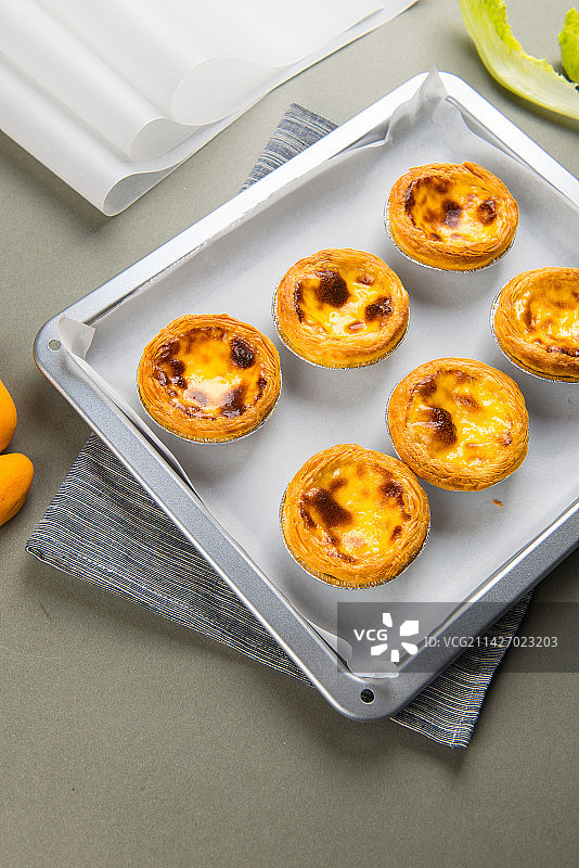 烤盘里的蛋挞图片素材