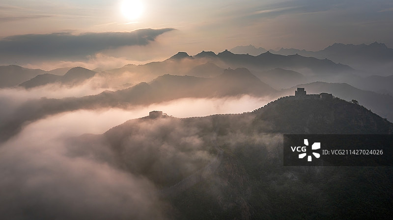中国长城震撼日出云海涌动大气长城图片素材