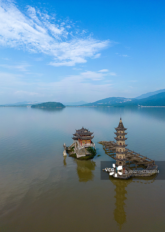 洪水期淹没的鄱阳湖地标——落星墩图片素材