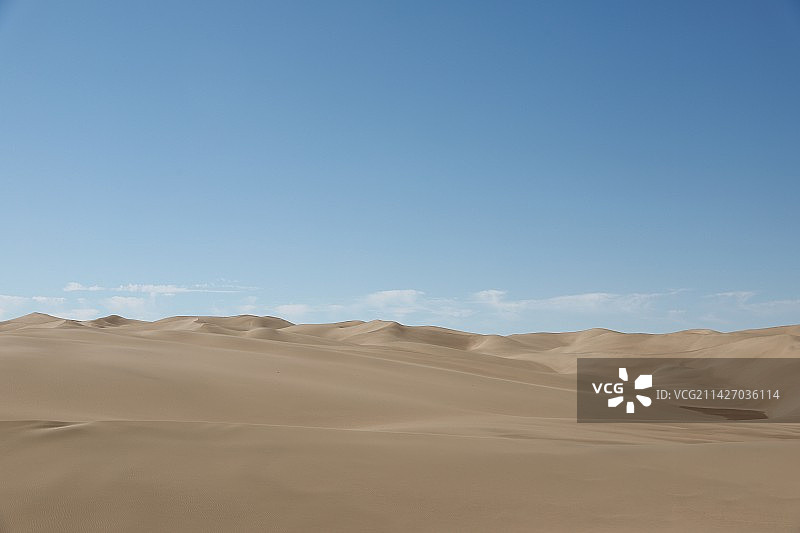 蓝天下的沙漠图片素材
