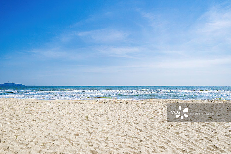 海边蓝天白云沙滩大海背景图片素材