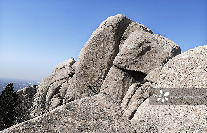 中国国家地质公园山东济宁邹城市峄山奇石景观图片素材