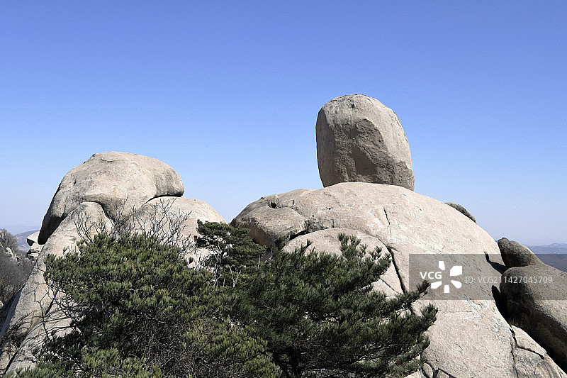 中国国家地质公园山东济宁邹城市峄山奇石景观图片素材