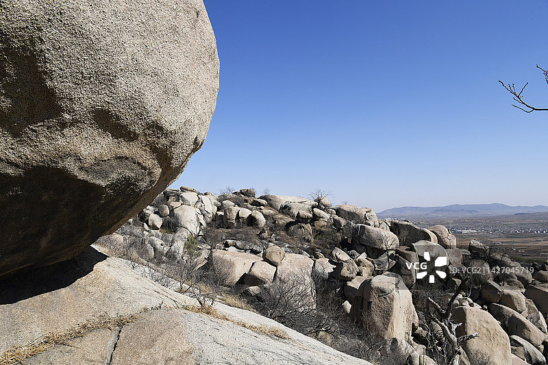 中国国家地质公园山东济宁邹城市峄山奇石景观图片素材