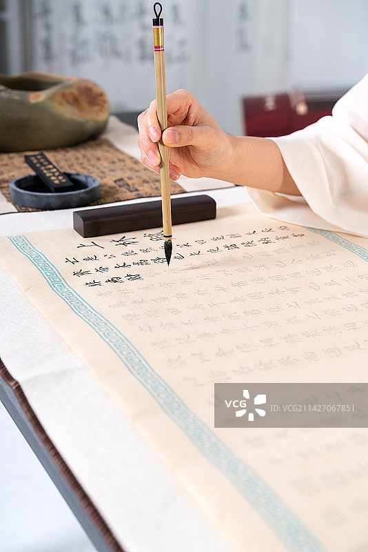研墨习字的古装美女图片素材