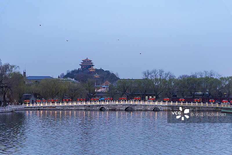 从北京北海公园望景山公园万春亭亮灯图片素材