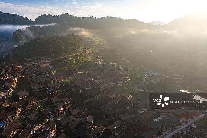 高山上的贵州凯里西江苗寨少数名族建筑群图片素材