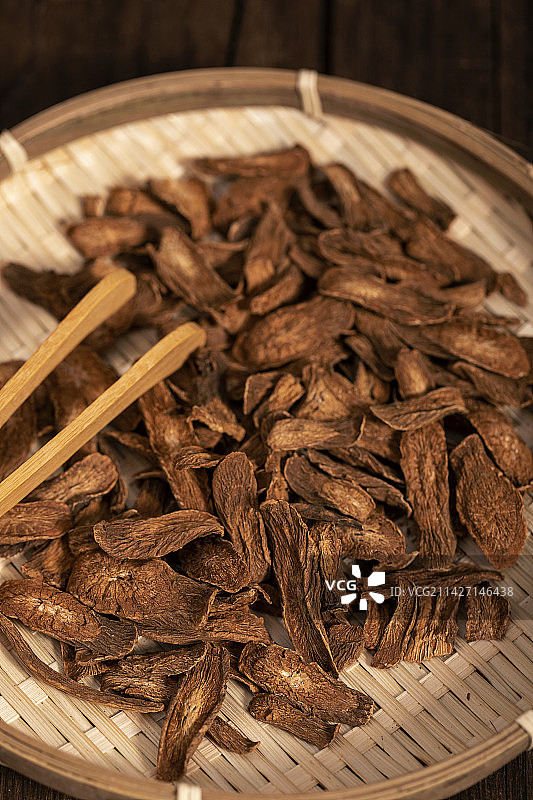 牛蒡中药材竹筐背景图片素材