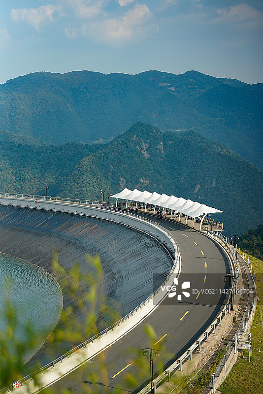 航拍视角下的安吉江南天池图片素材
