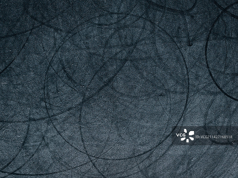 航拍布满轮胎印的赛车跑道图片素材