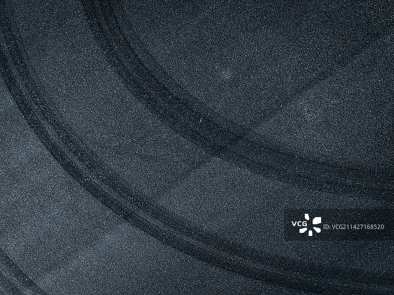 航拍布满轮胎印的赛车跑道图片素材