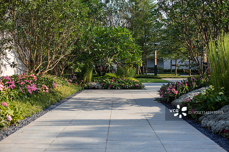 现代住宅小区的花园图片素材