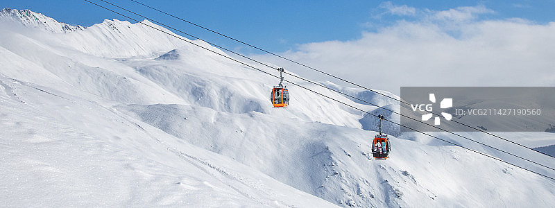新疆阿勒泰禾木滑雪场滑雪图片素材