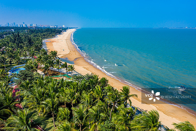 航拍海南海口西海岸观海台 西秀海滩与假日海滩之间图片素材